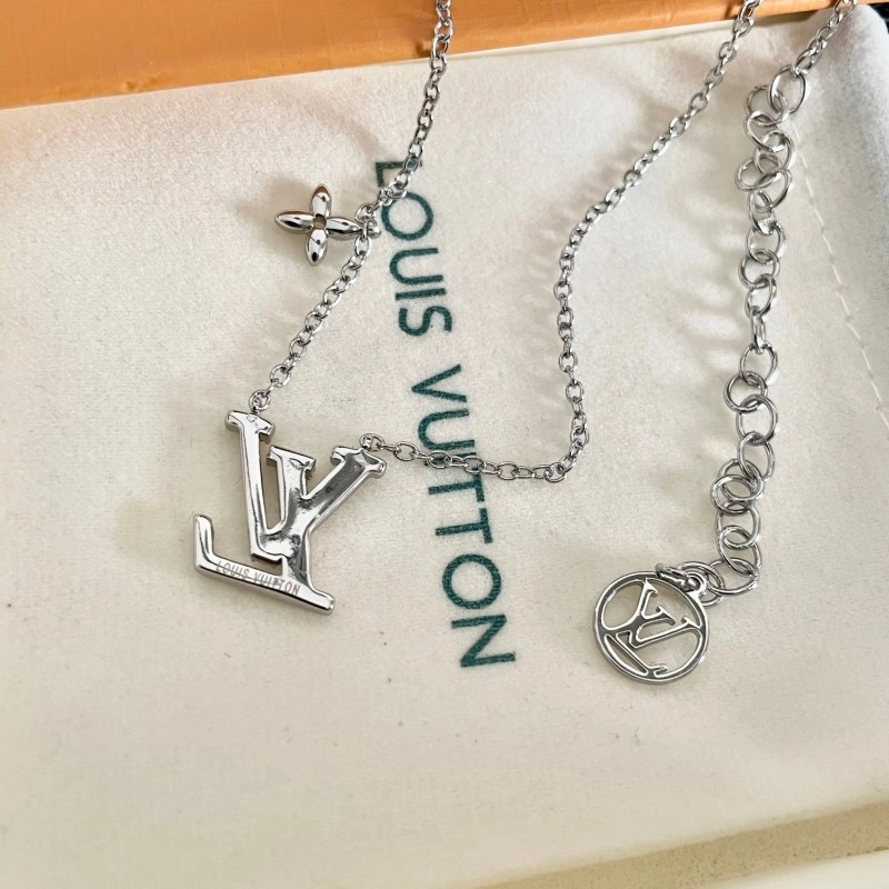 Louis Vuitton Necklaces Minimalist 248425