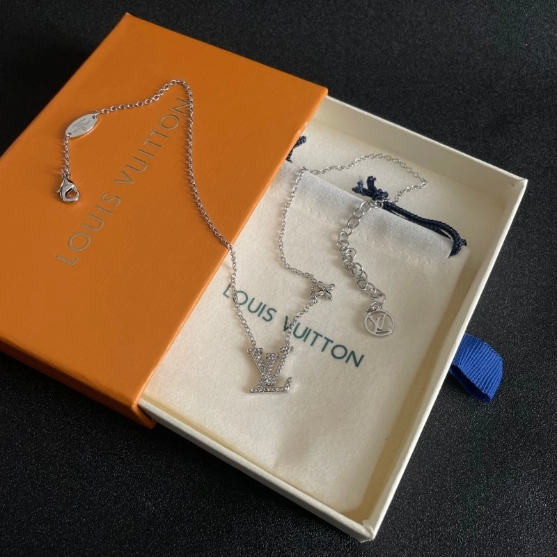 Louis Vuitton Necklaces Minimalist 248425