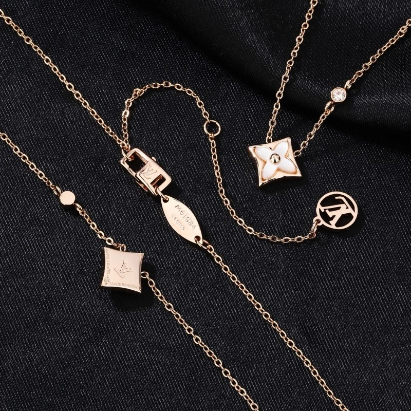 Louis Vuitton Necklaces Refined 248427