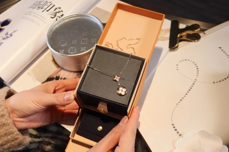 Louis Vuitton Necklaces Colorful 248423