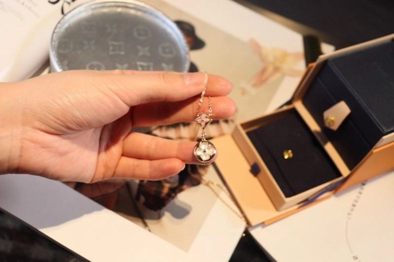 Louis Vuitton Necklaces Colorful 248423