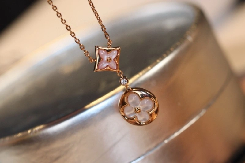 Louis Vuitton Necklaces Colorful 248423