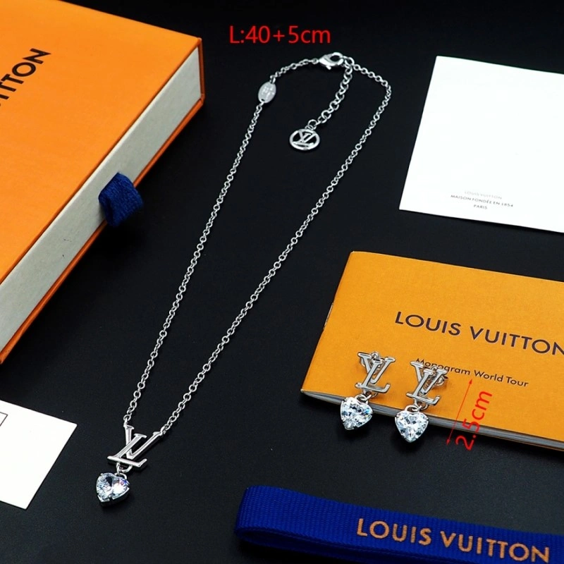 Effortless Louis Vuitton Necklaces 248419