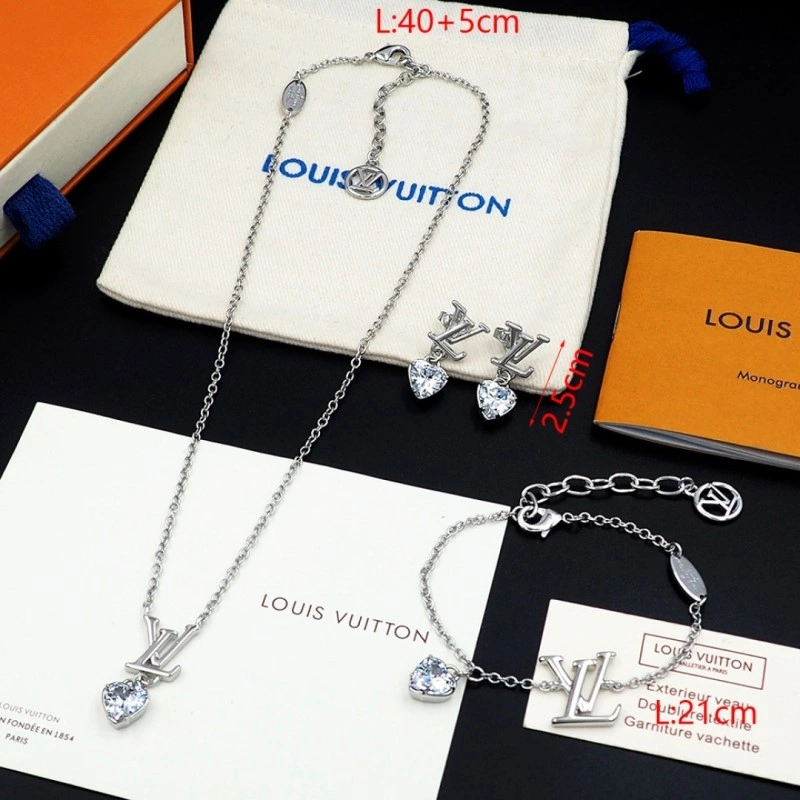 Effortless Louis Vuitton Necklaces 248419