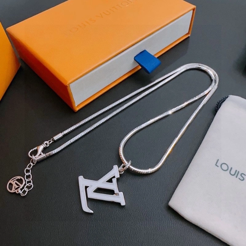 Flexible Louis Vuitton Necklaces 248417