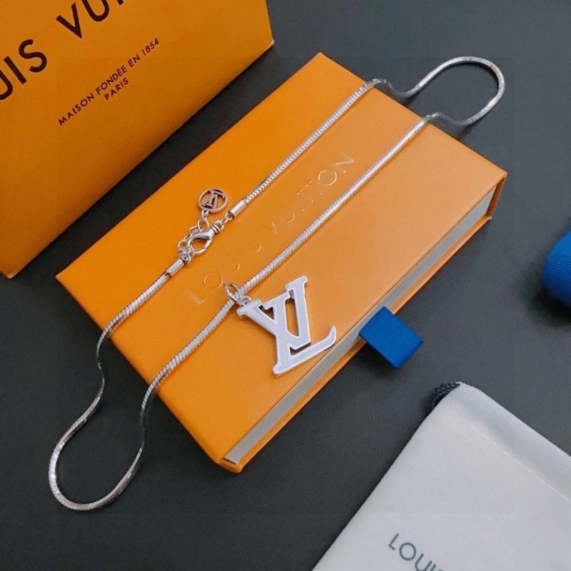 Flexible Louis Vuitton Necklaces 248417