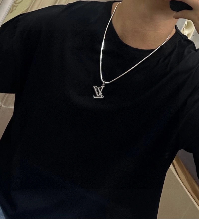 Flexible Louis Vuitton Necklaces 248417