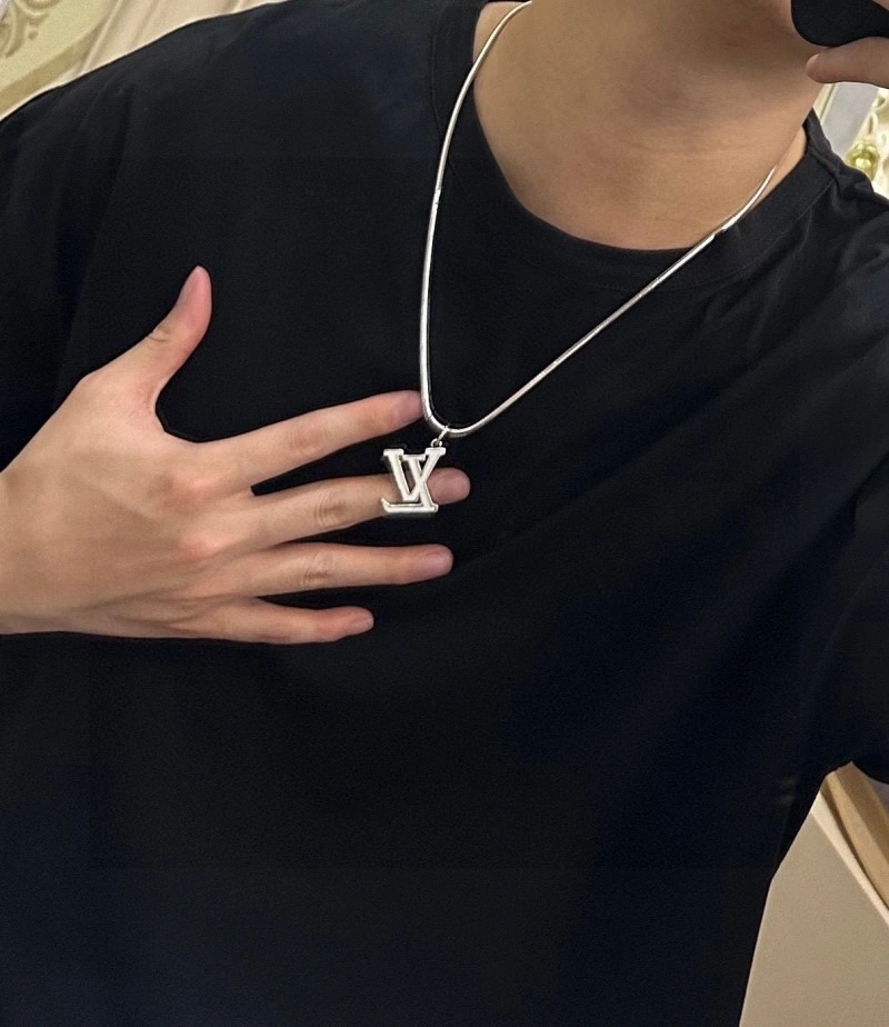Flexible Louis Vuitton Necklaces 248417