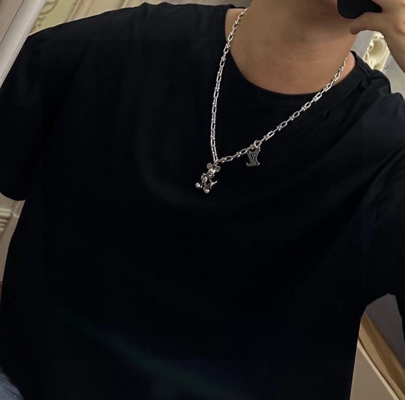 ZipUp Louis Vuitton Necklaces 248414