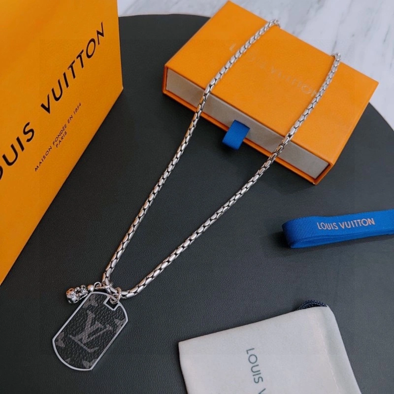 Timeless Louis Vuitton Necklaces 248407
