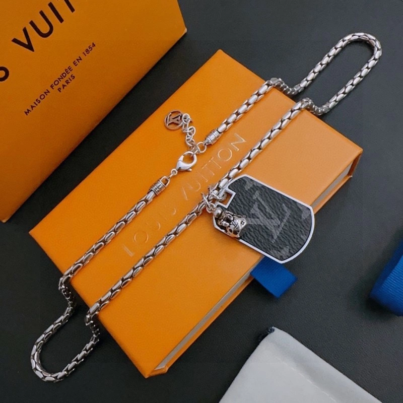 Timeless Louis Vuitton Necklaces 248407