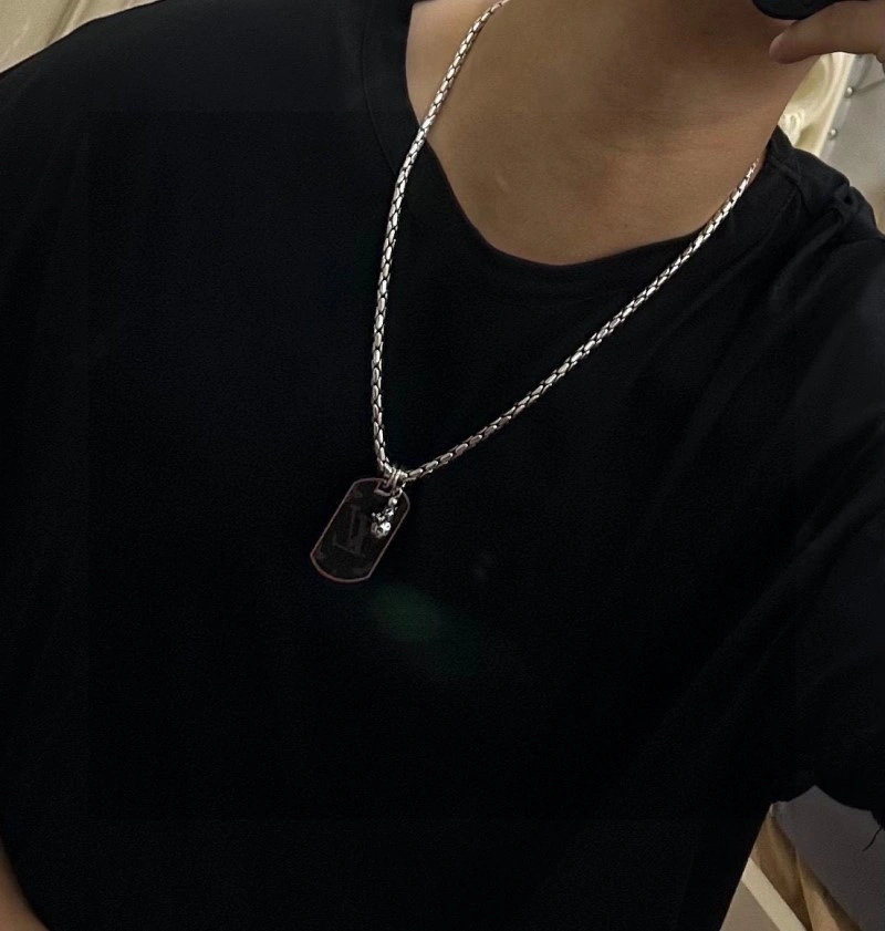 Timeless Louis Vuitton Necklaces 248407