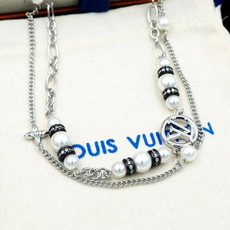 Lightweight Louis Vuitton Necklaces 248388