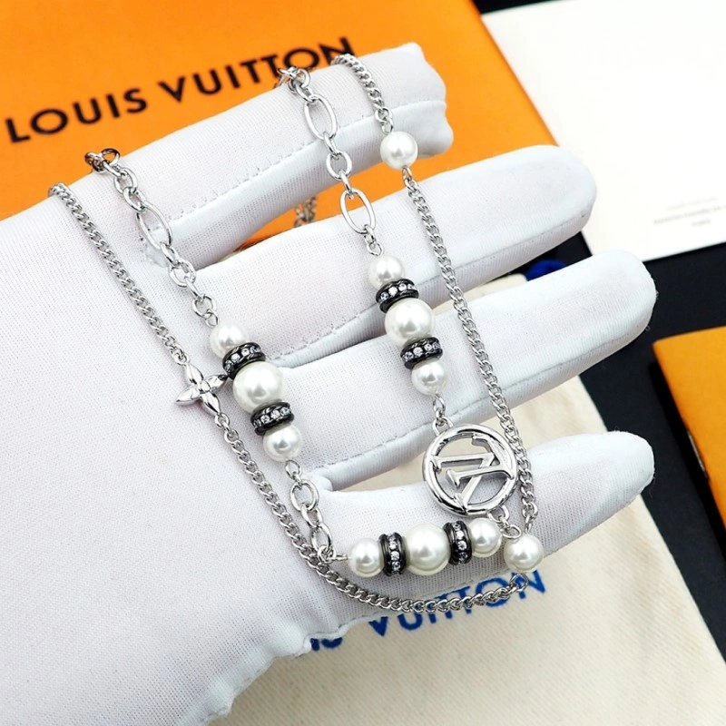 Lightweight Louis Vuitton Necklaces 248388