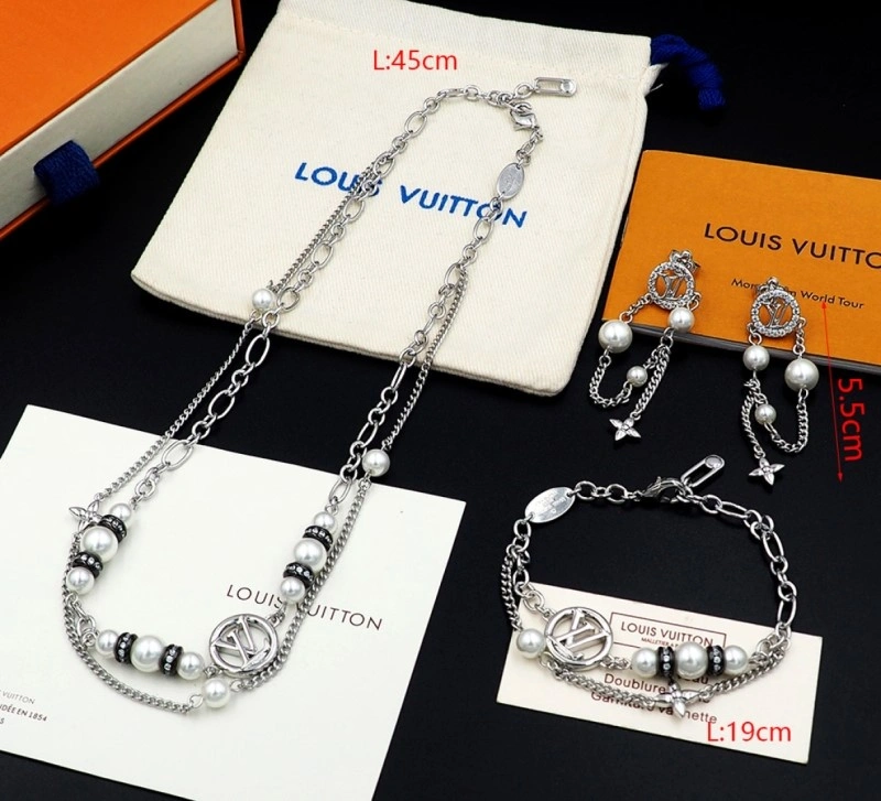 Lightweight Louis Vuitton Necklaces 248388