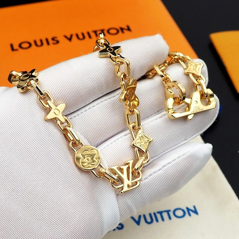 Sleek Louis Vuitton Necklaces 247937