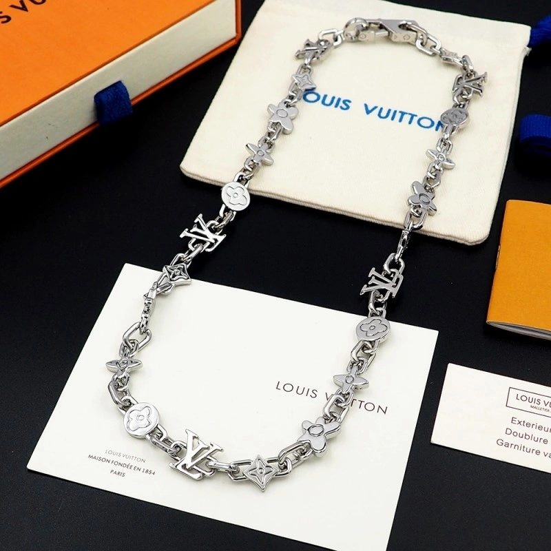 Louis Vuitton Necklaces OnTrend 247930