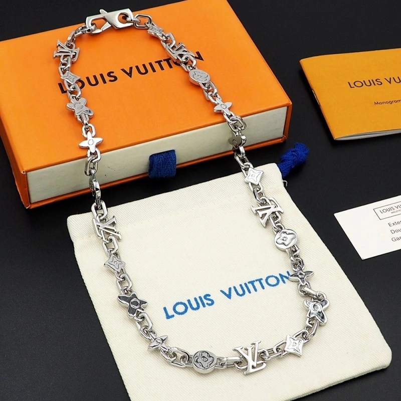 Louis Vuitton Necklaces OnTrend 247930