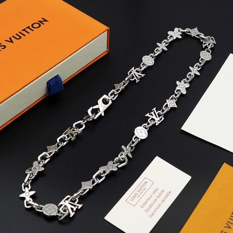 Louis Vuitton Necklaces OnTrend 247930