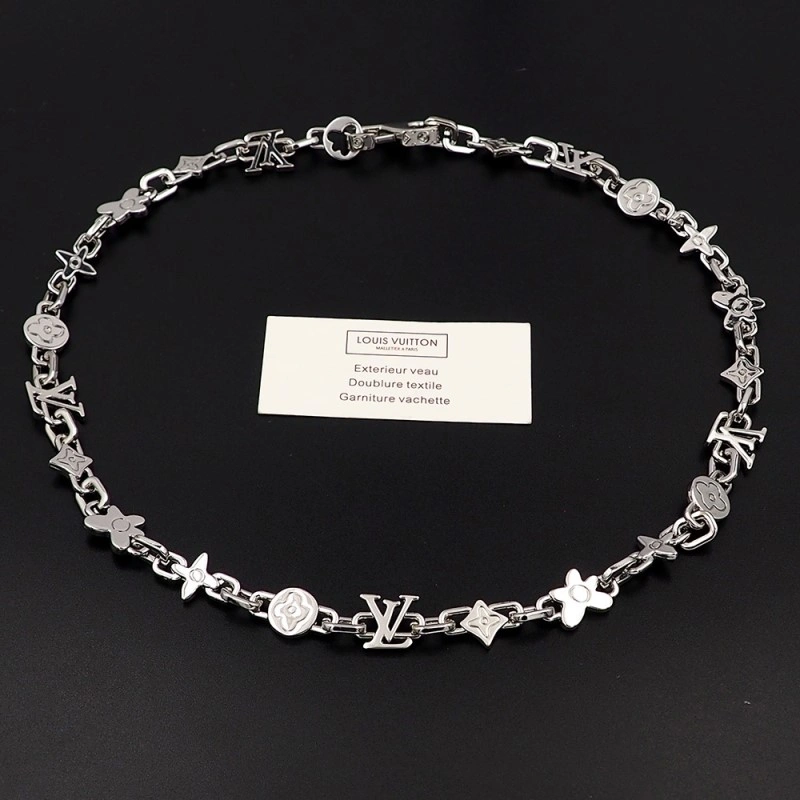 Louis Vuitton Necklaces OnTrend 247930