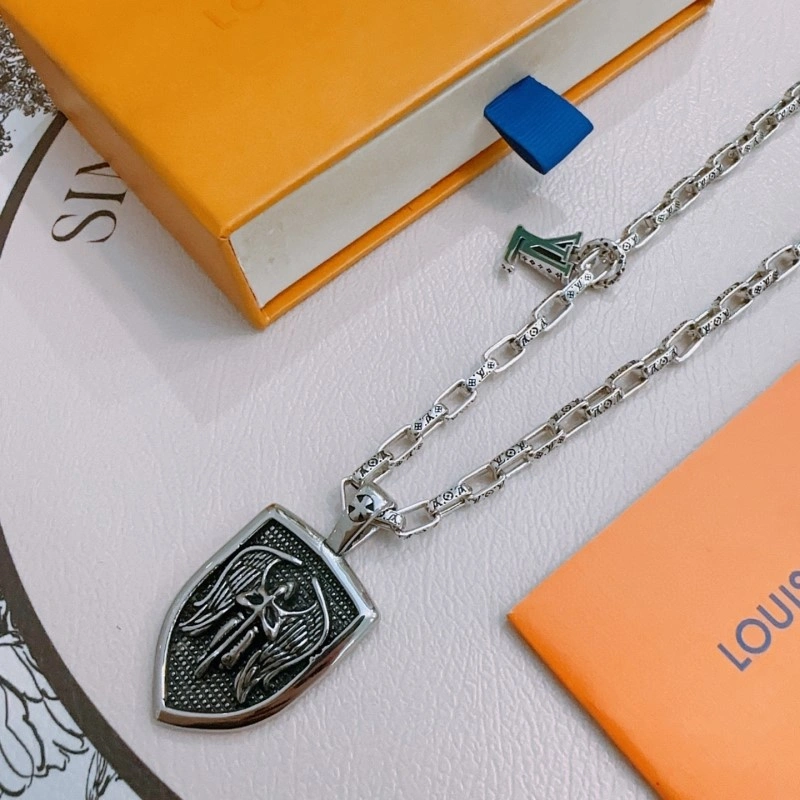 Trendsetting Louis Vuitton Necklaces 247922