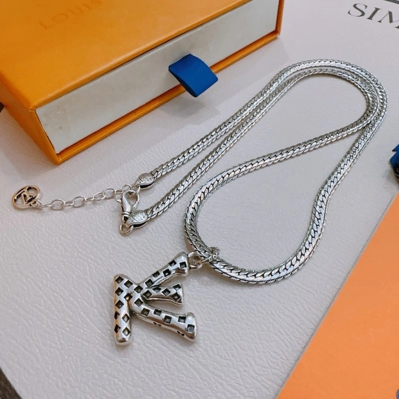 Louis Vuitton Necklaces Functional 247896