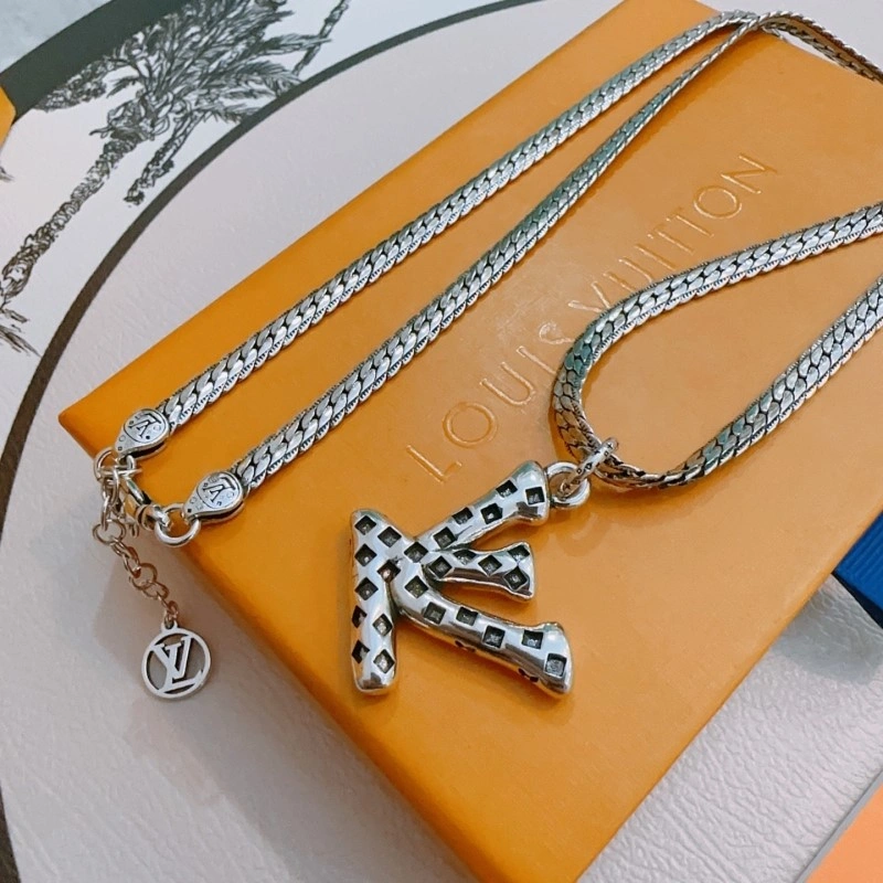 Louis Vuitton Necklaces Functional 247896