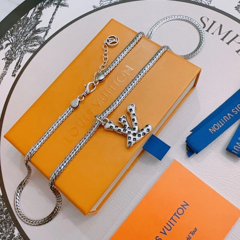 Louis Vuitton Necklaces Functional 247896