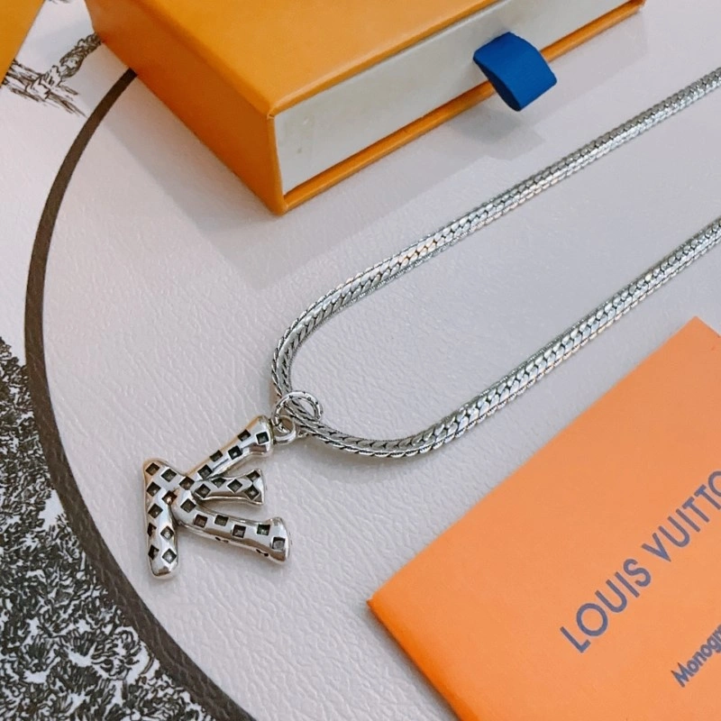 Louis Vuitton Necklaces Functional 247896