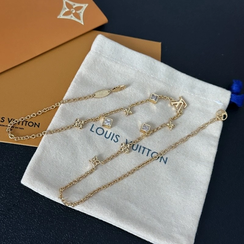 Louis Vuitton Necklaces Elegant 247891