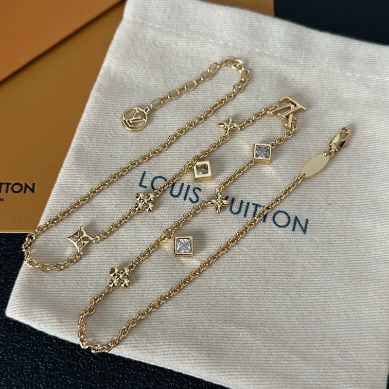 Louis Vuitton Necklaces Elegant 247891