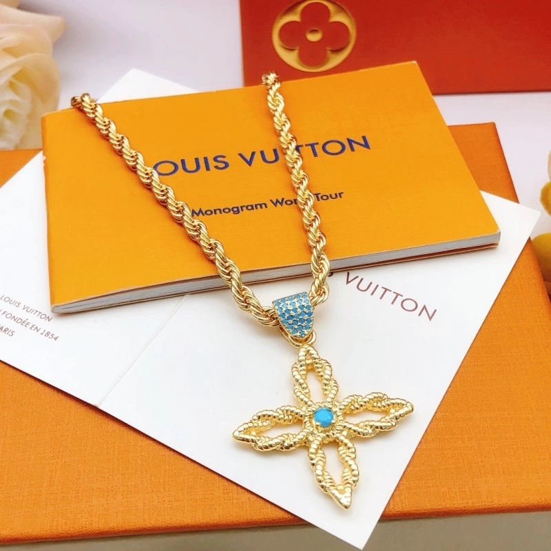 SmoothTexture Louis Vuitton Necklaces 247909