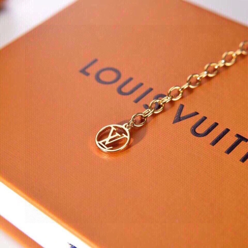 Louis Vuitton Necklaces OnTrend 247906