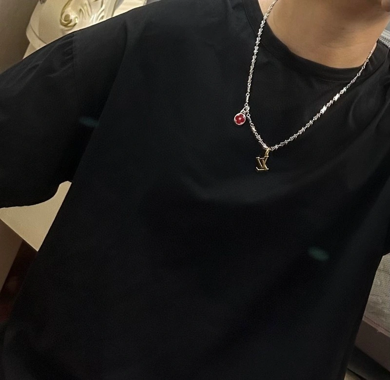 SunProtective Louis Vuitton Necklaces 247912