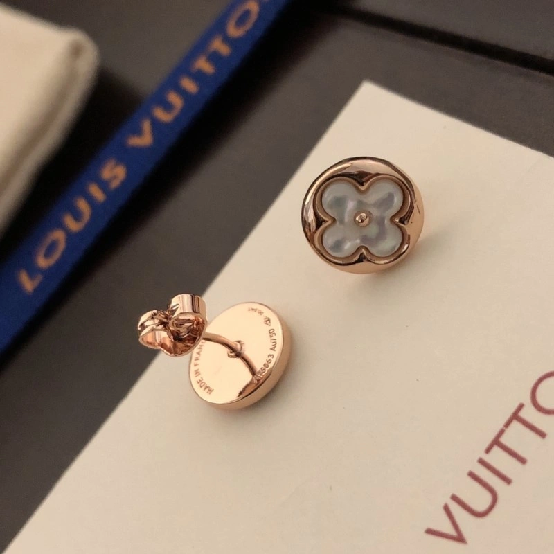 FastDry Louis Vuitton Necklaces 247890
