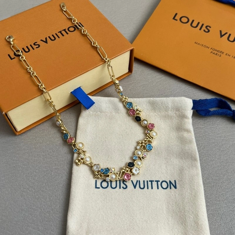 Minimalist Louis Vuitton Necklaces 247883