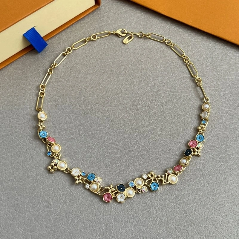 Minimalist Louis Vuitton Necklaces 247883