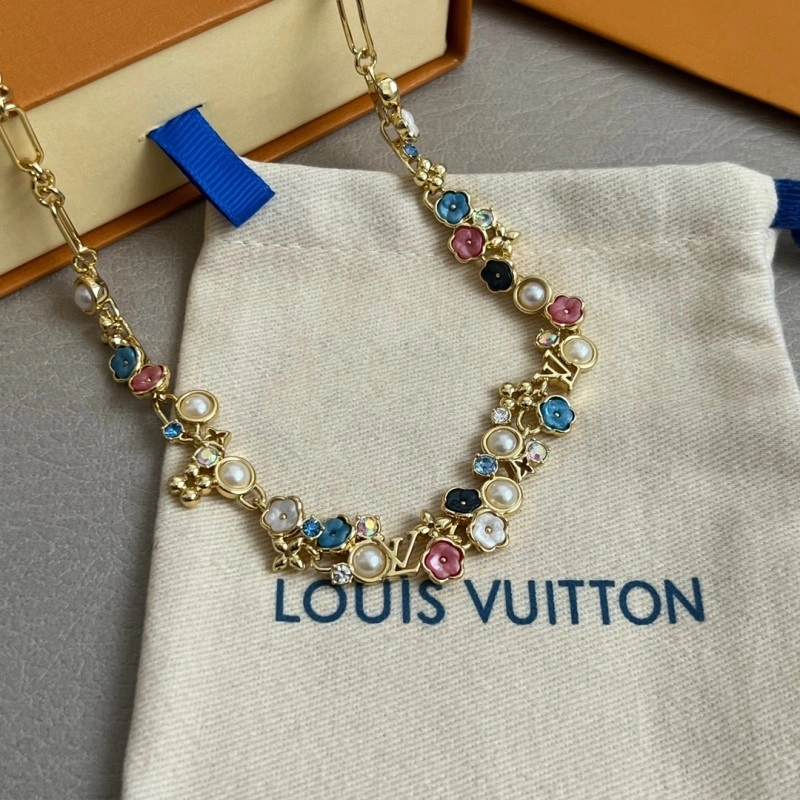 Minimalist Louis Vuitton Necklaces 247883