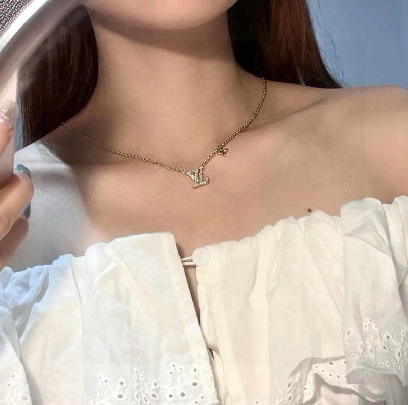 Stylish Louis Vuitton Necklaces 247877