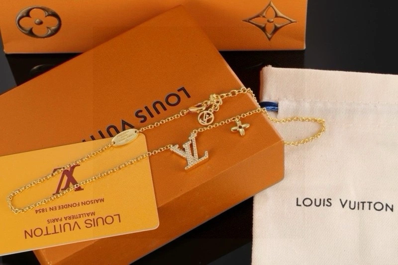 Stylish Louis Vuitton Necklaces 247877