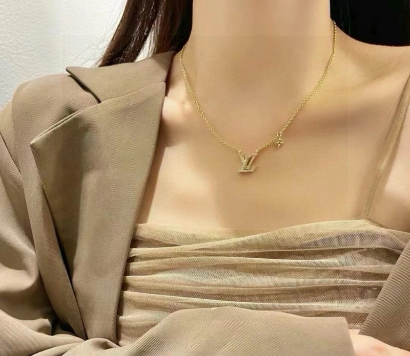 Stylish Louis Vuitton Necklaces 247877