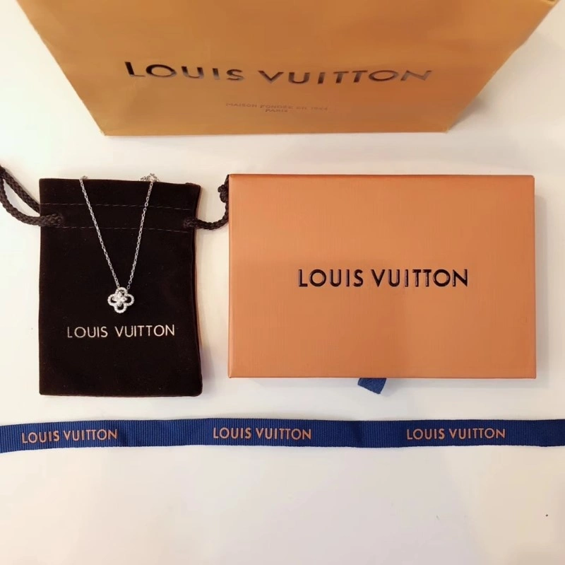 Lightweight Louis Vuitton Necklaces 247846