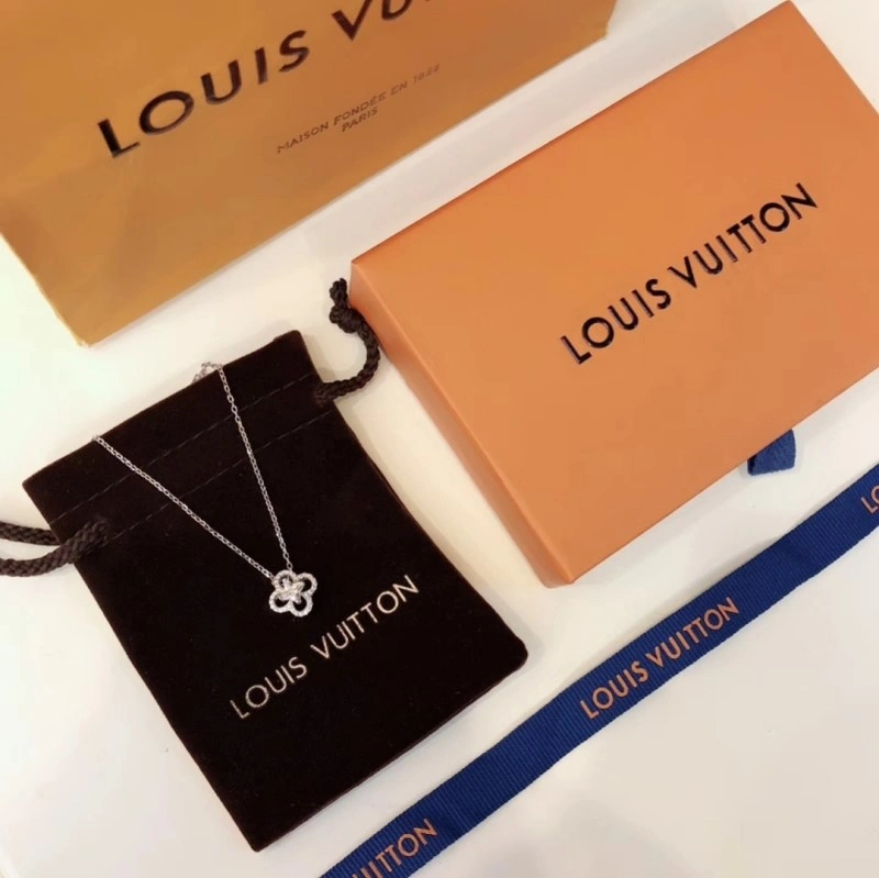 Lightweight Louis Vuitton Necklaces 247846