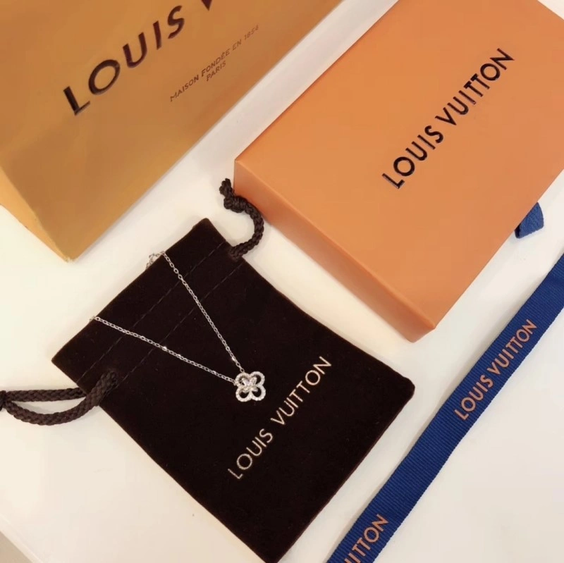 Lightweight Louis Vuitton Necklaces 247846