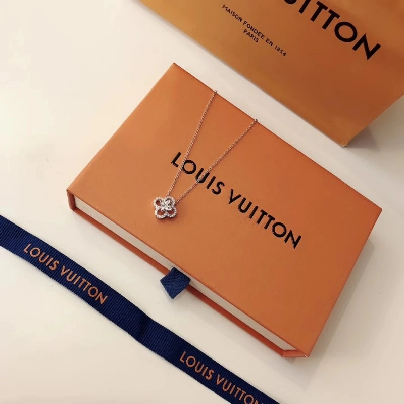 Lightweight Louis Vuitton Necklaces 247846