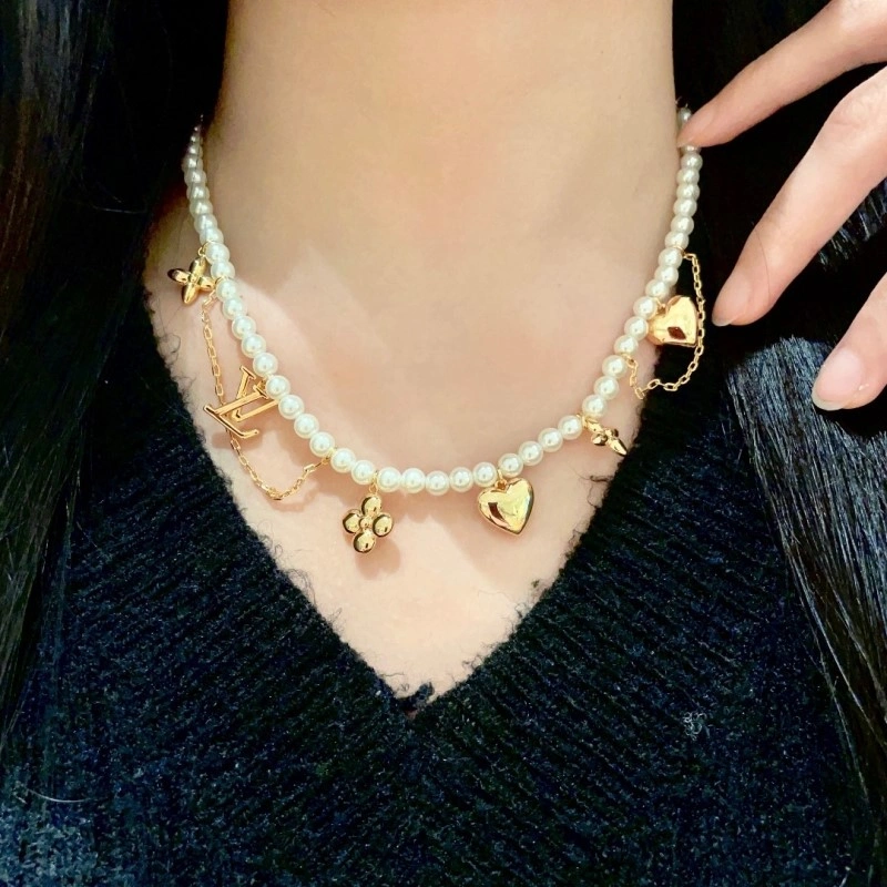 Louis Vuitton Necklaces Soft 247872