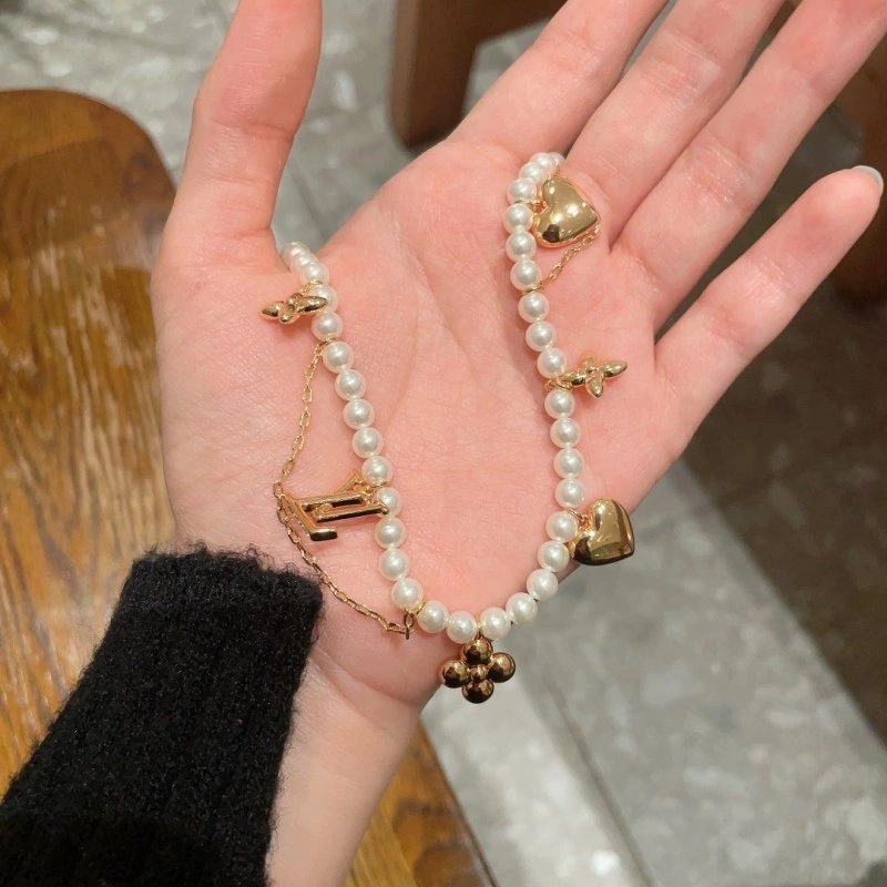 Louis Vuitton Necklaces Soft 247872