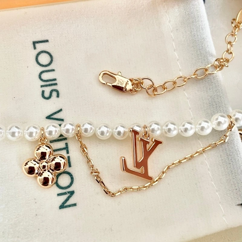 Louis Vuitton Necklaces Soft 247872