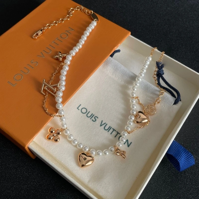 Louis Vuitton Necklaces Soft 247872