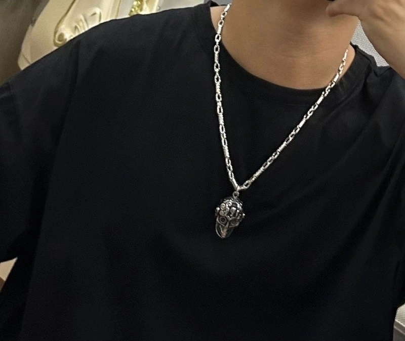 Sophisticated Louis Vuitton Necklaces 247873